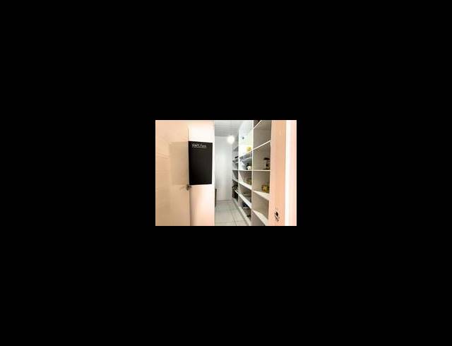 10 BEDROOM HOUSE FOR SALE IN CHATSWORTH